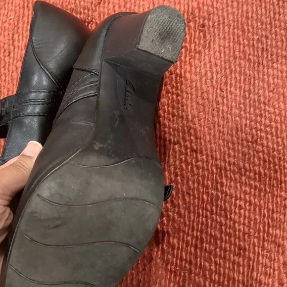Clarks Leather Black Mary Jane Heels - Picture 7 of 10